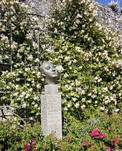 Christian Dior Monument
