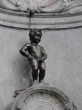 Manneken-Pis or worse Menneke - Side view - Bruxelles - Belgique