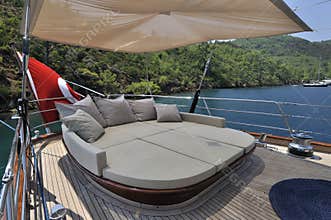 Comfortable coach yacht