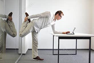 Leg exercise durrng office work