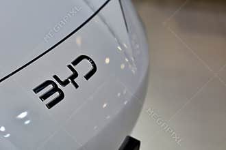 BYD logo - 90th MONDIAL DE L’AUTO 2024