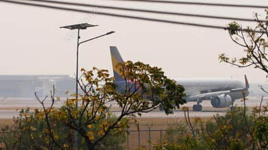 Airbus A321 of Asiana Airlines landing