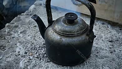Old Kettle on the Ashes, Rustic Charm