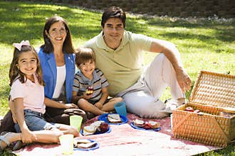 Family picnicing.