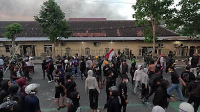 Indonesian rioted and demonstrated to demand higher allowances in the House of Representatives (DPR)