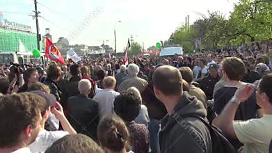 Oppositionists are breaking the line of police