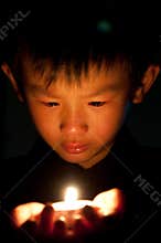 Hold on the palm candle