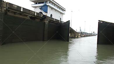 Panama canal locks, freight, shipping, transportation