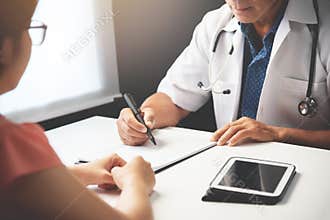 Doctor discussing with Female patient.