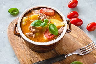 Turkey stew in tomato sauce