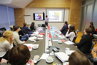 Speaker and listeners on Business Breakfast at the office Rosbank