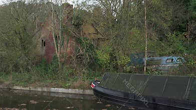 Destination scenics along the Caldon canal waterway near, Froghall during autumn