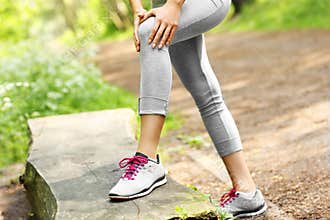 Jogger with hurt knee