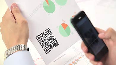 Scanning advertising with quick response code on