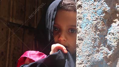 A sad Yemeni girl due to the war