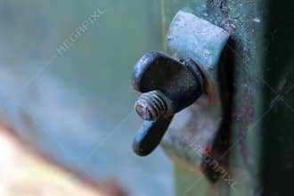 Screw nut for fastening the steel parts
