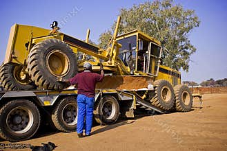 Caterpillar 140H Transporter - On Flatbed Trailer