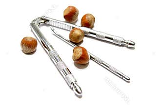 Nut cracker