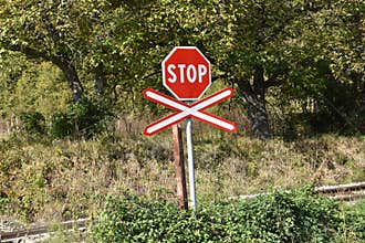Road signs that war drivers on upcoming rail road crossing without security  bumpers