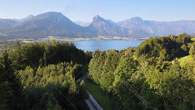 Majestic Mountain Lake: Serene Reflections and Vast Landscape Views – Nature\'s Ultimate Beauty