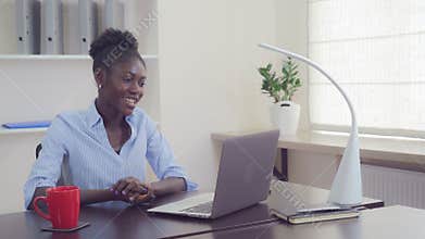 Afro american lady have video chat.