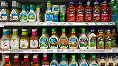 Panning left on the salad dressing aisle at a Publix grocery store
