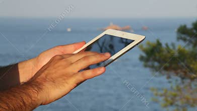 Browsing tablet Next to the Seashore Rack Focus