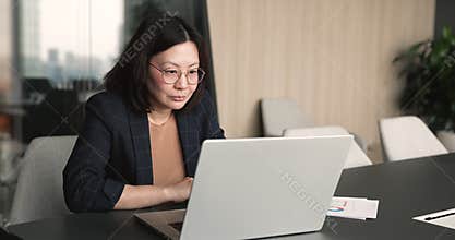 Professional business analyst focused on reviewing financial data