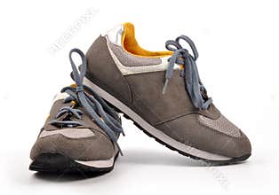 Sports shoes