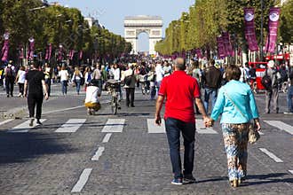 Lovely couple on Champs Elysées at Paris car free day