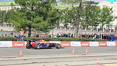 Formula 1 makes a turn on the spot. G-Drive Show