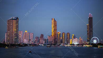 Time lapse day to night atmosphere of Bangkok at Chao Phraya River at night