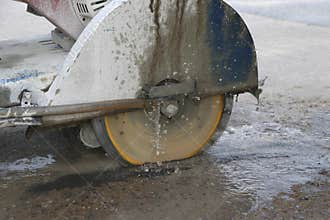 Concrete cutting machine are cutting concrete floor