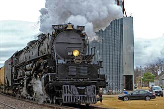 Big Boy 4014 in Ellsworth Kansas USA with smoke and Steam.