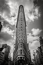 Black & White Vertical New York: the Flatiron building