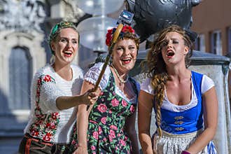 Street performers, dressed in Bavarian traditional costumes