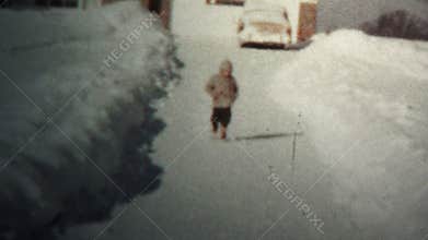 (8mm Vintage) 1962 Kid Shoveling Winter Snow