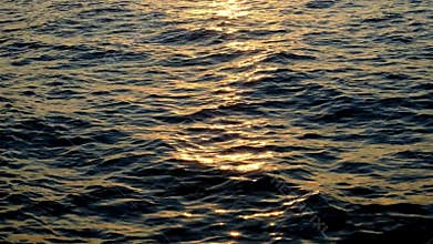 Tropical Sunrise Over Ocean Waves: Nature\'s Glory in Sea & Sky - Ultimate Paradise View