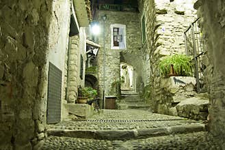 Old Italian alleyway at night