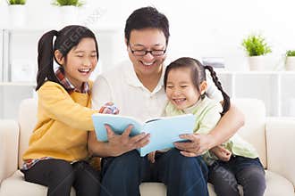 father read the book to children