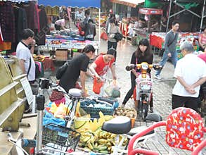 Roadside stalls selling small commodities