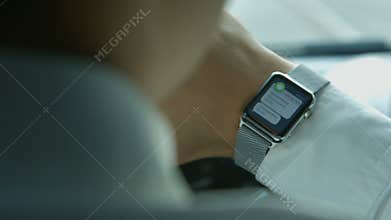 Man watch notification