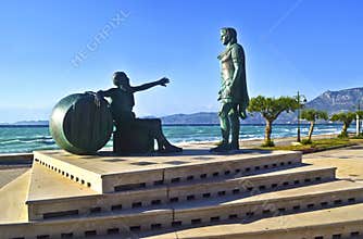 Statues of Alexander the Great and the greek filosopher Diogenes