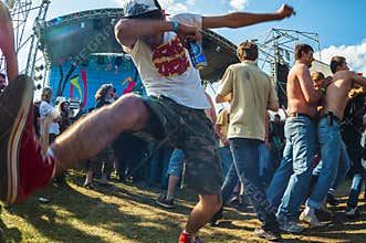 2009-06-06, Kyiv, Ukraine. Yong people slam during Chaika Rock F