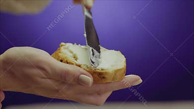 Butter is spread on bread. White butter is spread over fresh bread.