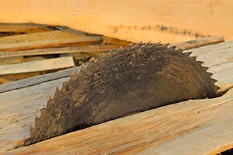 Static electric saw blade on a wooden platform