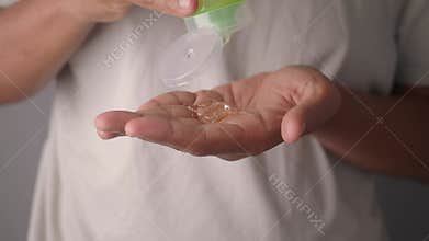 pouring aloe vera gel on hand