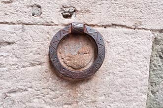 Rusty decorated ring