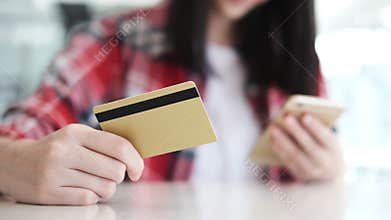 Customer shopping online pay by credit card