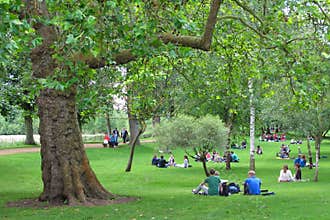 Students in park, Oxford, UK.